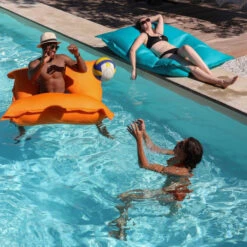 Pouf Géant Extérieur Flottant Colorfun - Orange Tropcial -Raviday Piscine 3700301149848 poolbag lagos 130x170cm atoll blue 4 1