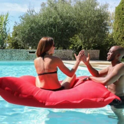Pouf Géant Extérieur Flottant Colorfun - Rouge Spicy -Raviday Piscine 3700301149855 poolbag lagos 130x170cm rouge spicy 4