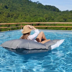 Pouf De Piscine Flottant Solar Xtrem - Gris 13 Pouf De Piscine Flottant Solar Xtrem - Gris -Raviday Piscine solar xtrem cotton wood gris ambiance